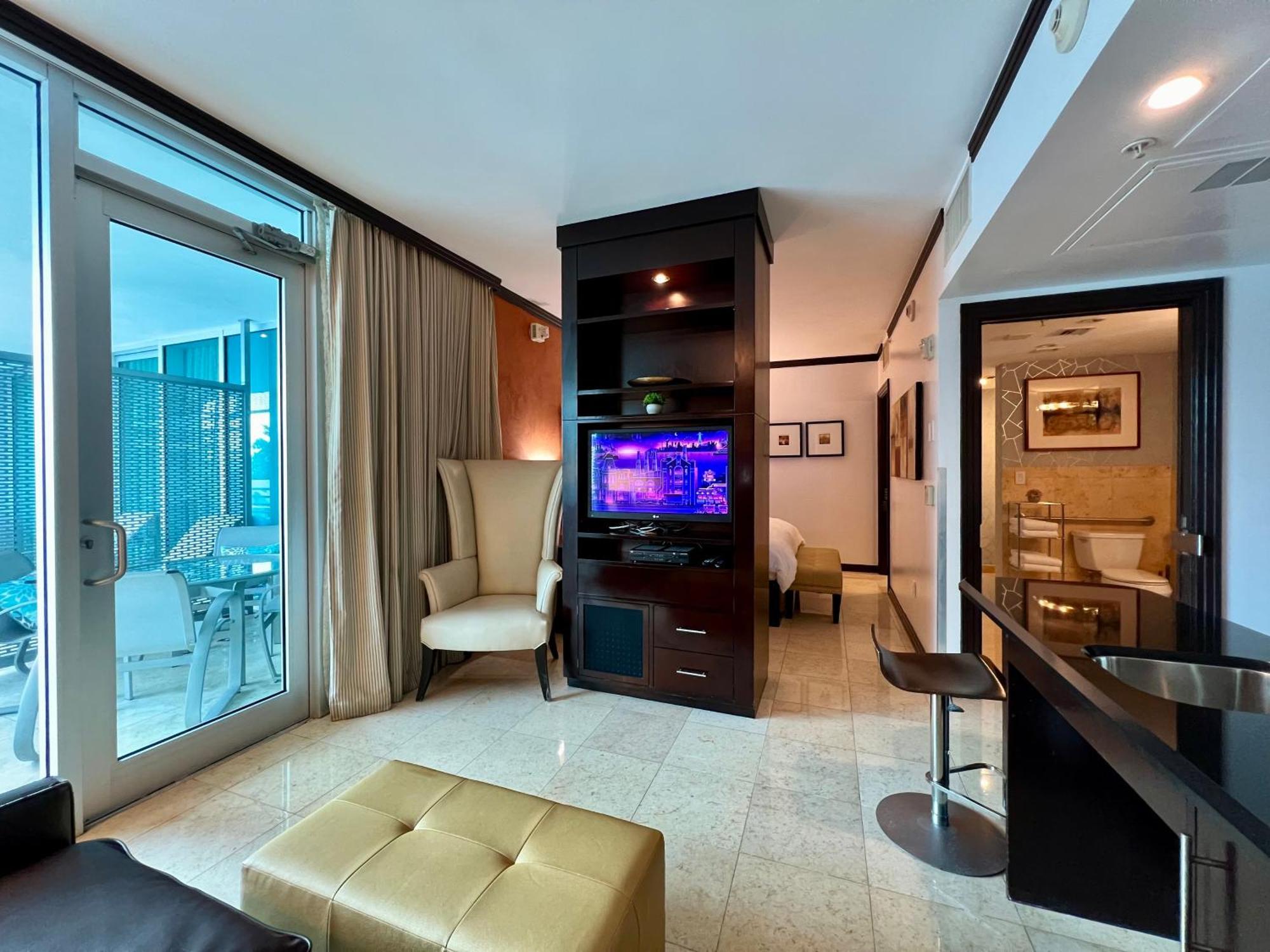 Boutique Suites 3 Min Walk To Beach Маями Бийч Екстериор снимка