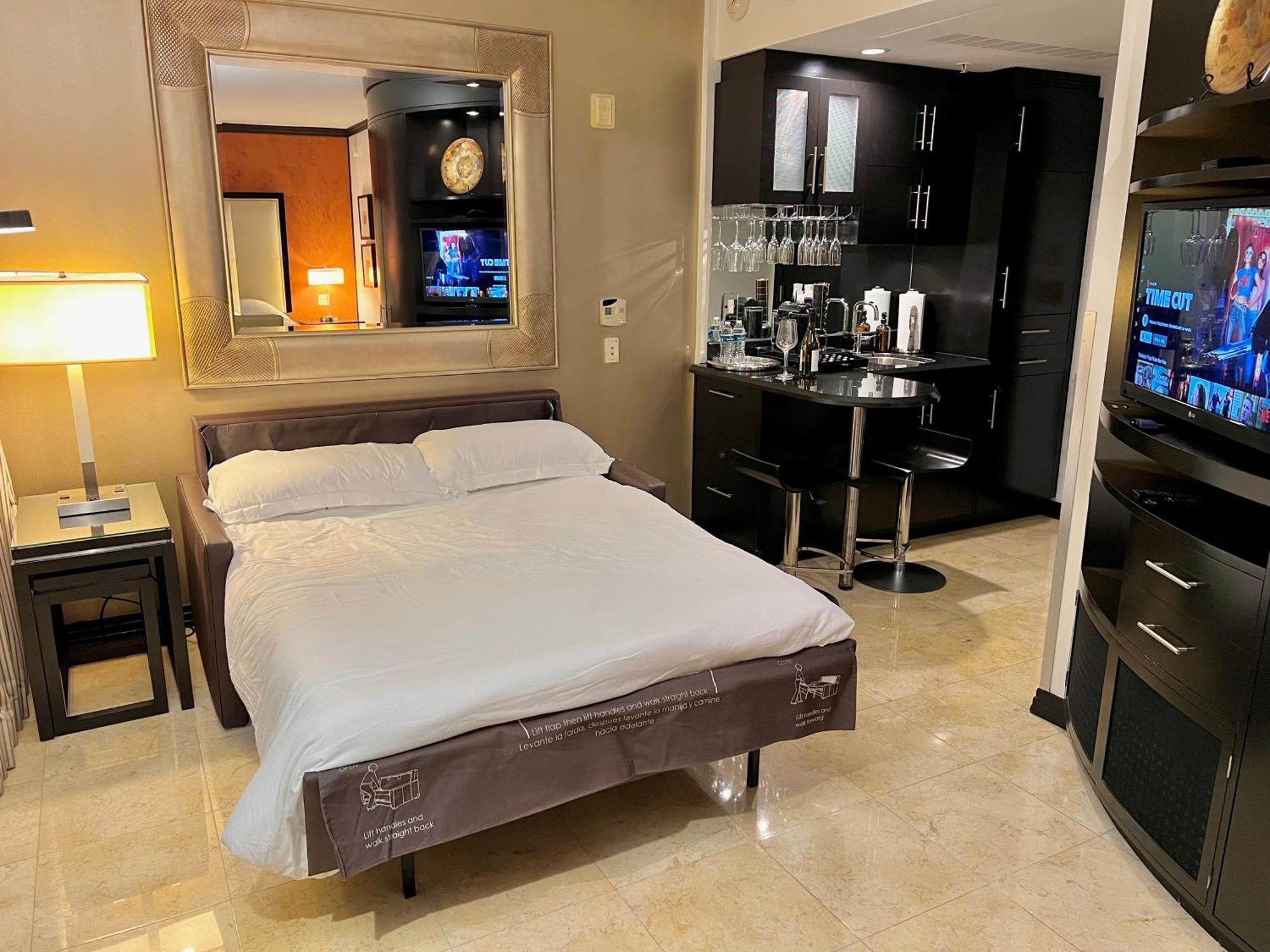 Boutique Suites 3 Min Walk To Beach Маями Бийч Екстериор снимка