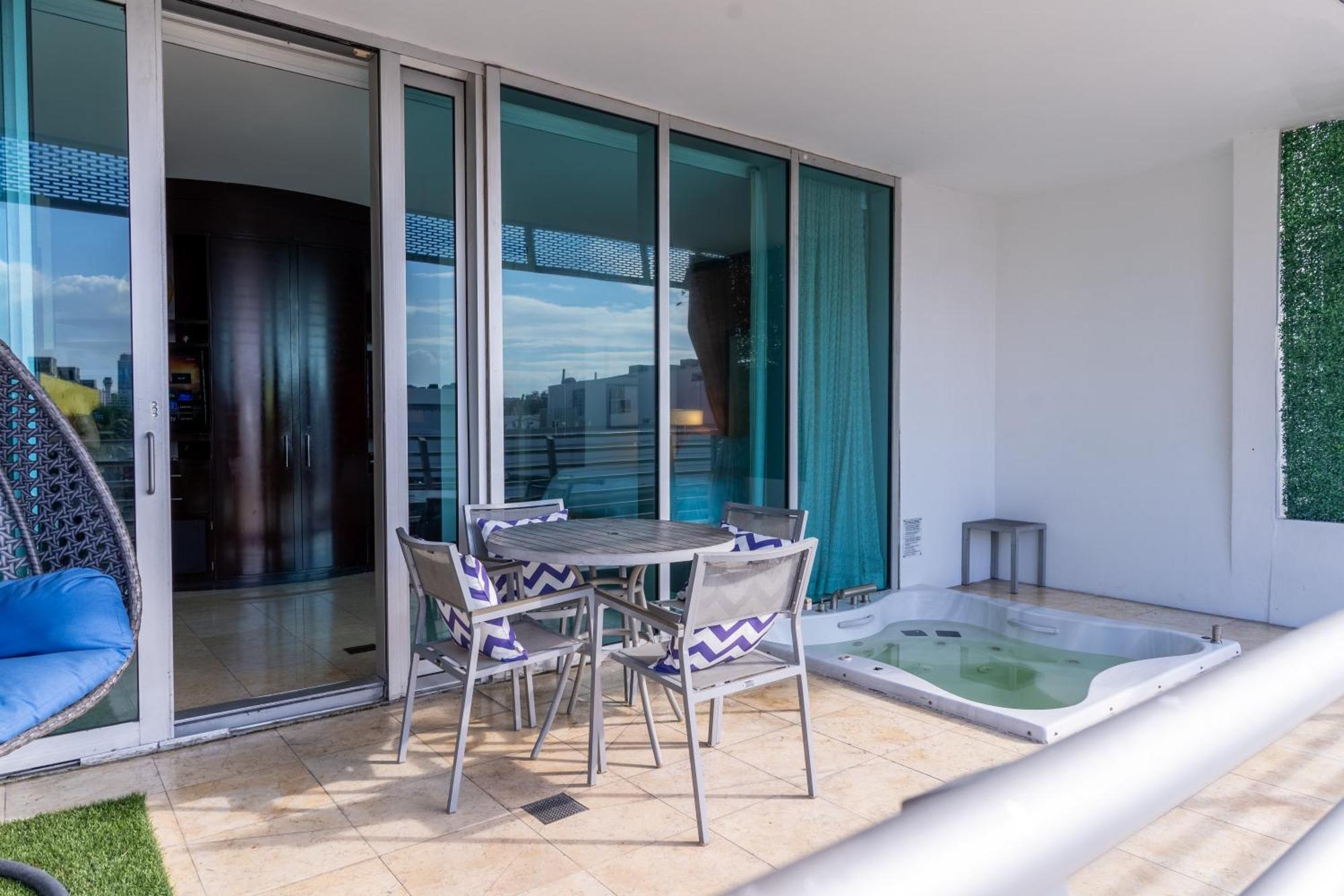 Boutique Suites 3 Min Walk To Beach Маями Бийч Екстериор снимка