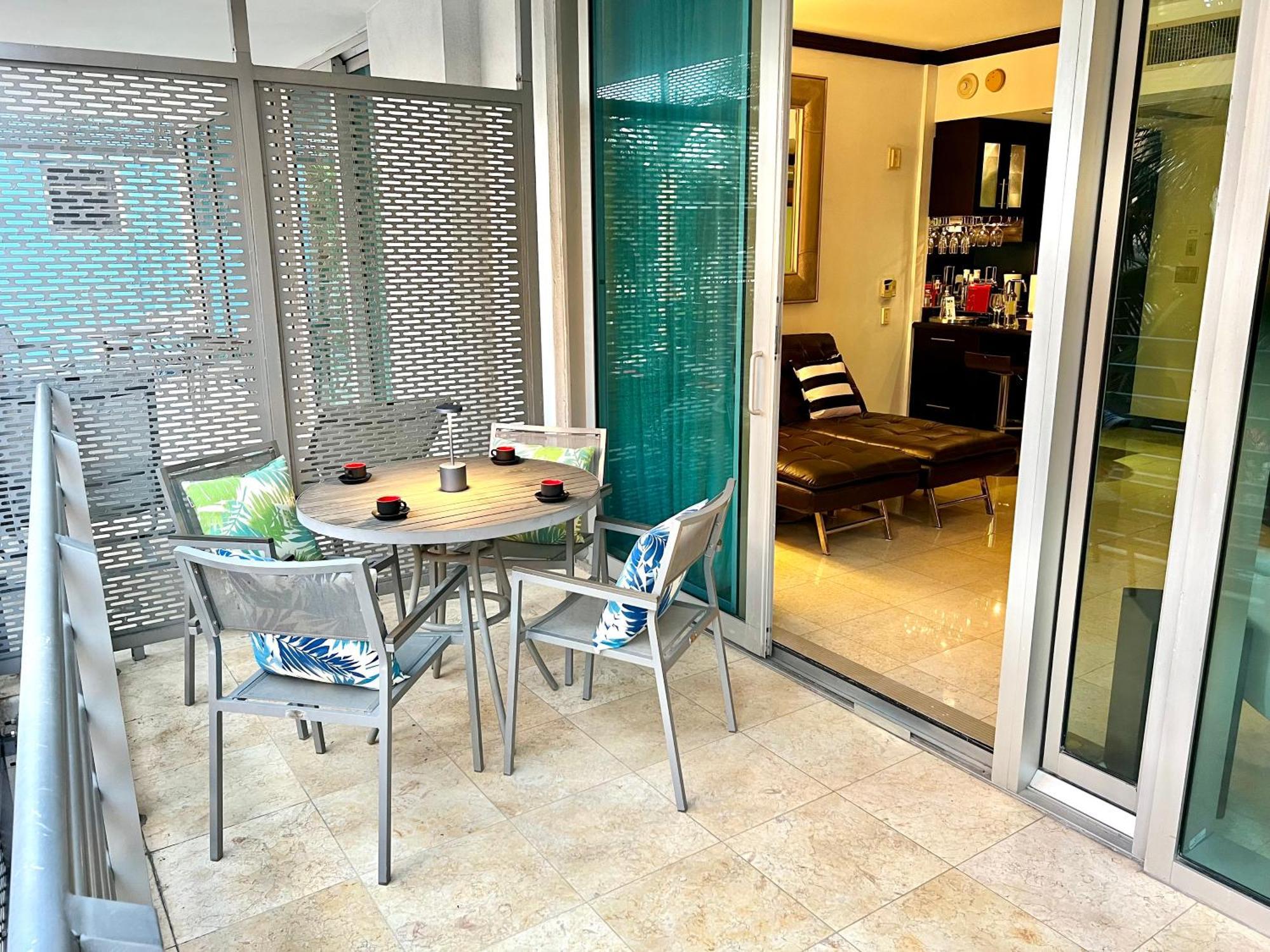 Boutique Suites 3 Min Walk To Beach Маями Бийч Екстериор снимка