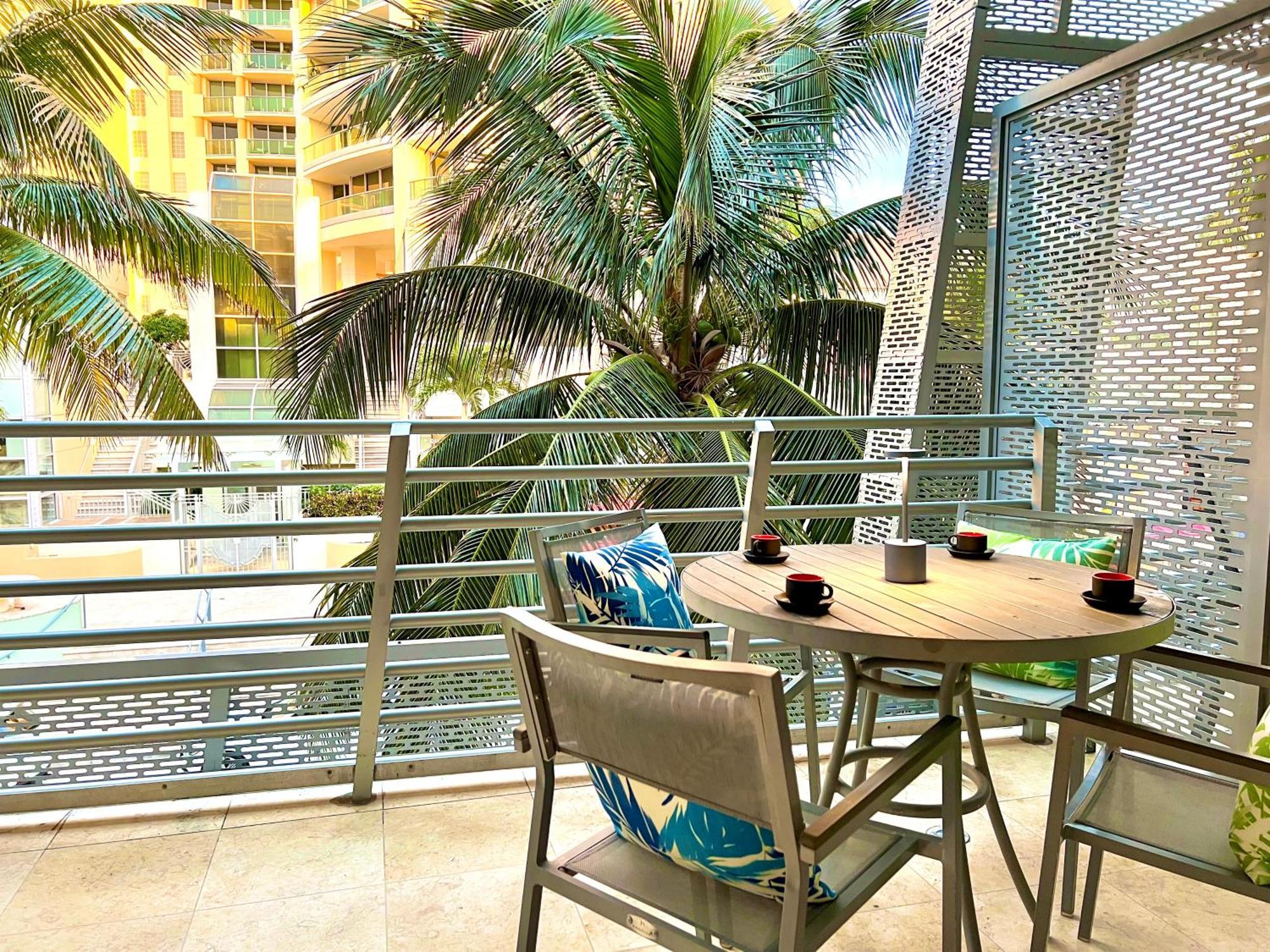 Boutique Suites 3 Min Walk To Beach Маями Бийч Екстериор снимка