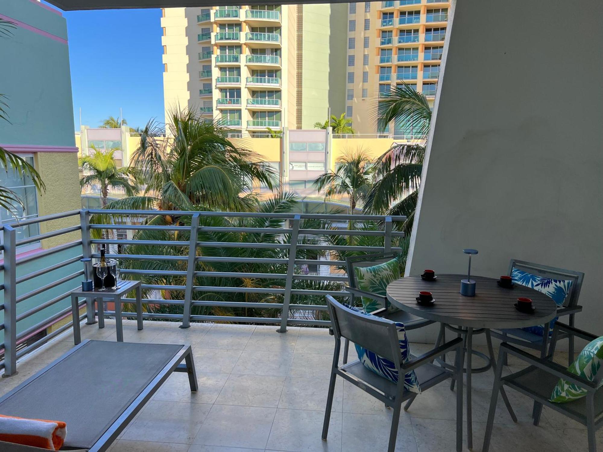 Boutique Suites 3 Min Walk To Beach Маями Бийч Екстериор снимка