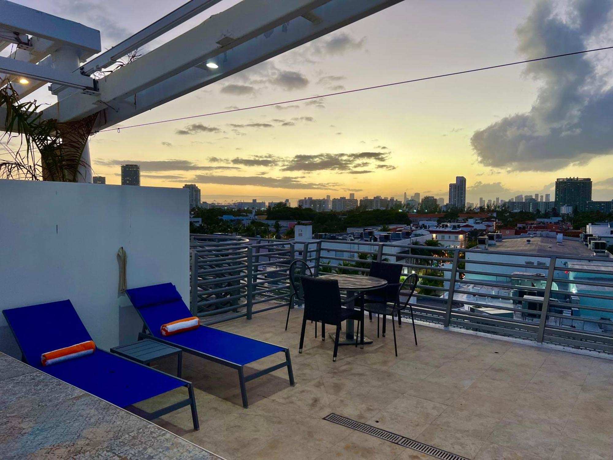 Boutique Suites 3 Min Walk To Beach Маями Бийч Екстериор снимка