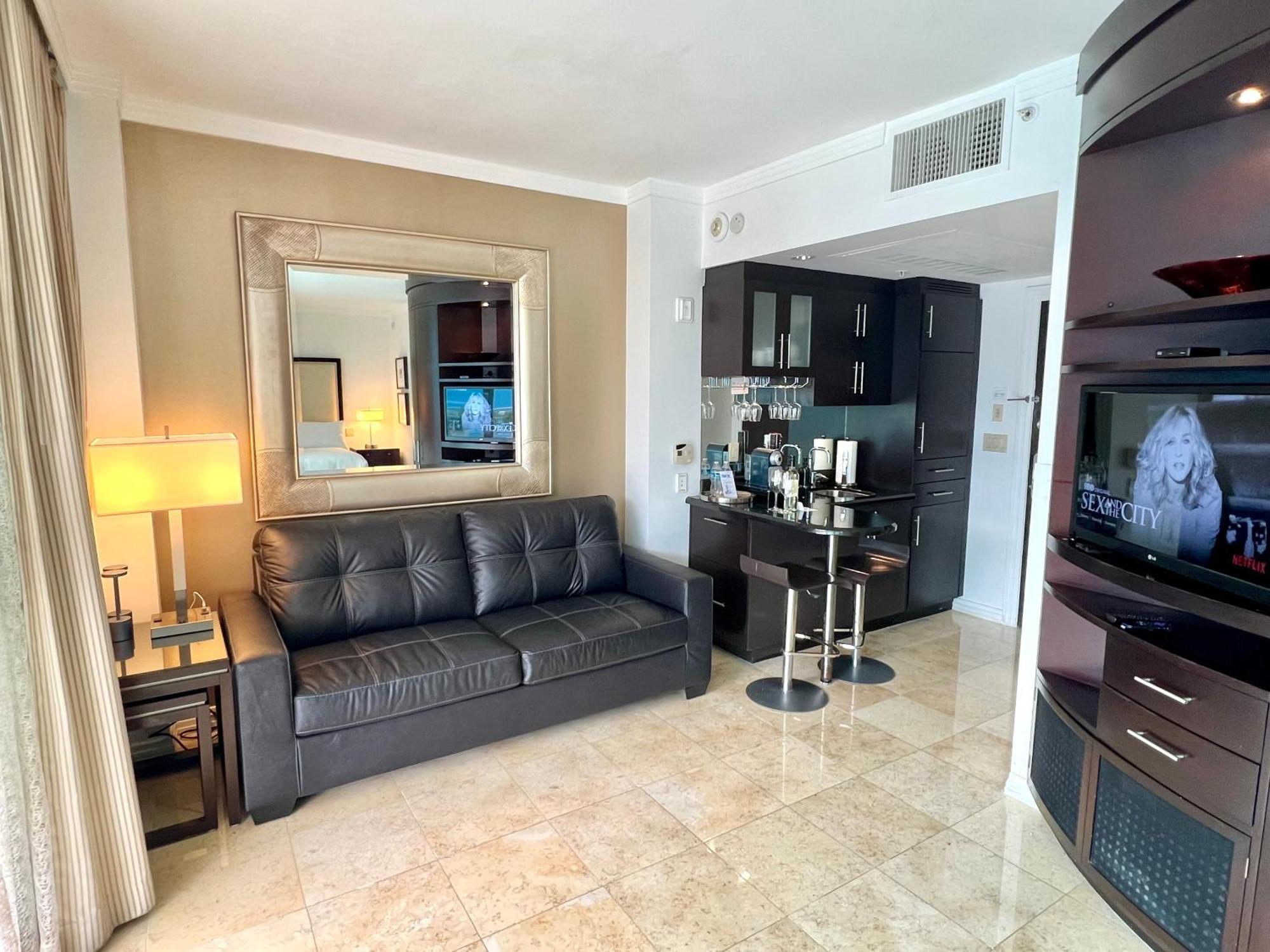 Boutique Suites 3 Min Walk To Beach Маями Бийч Екстериор снимка