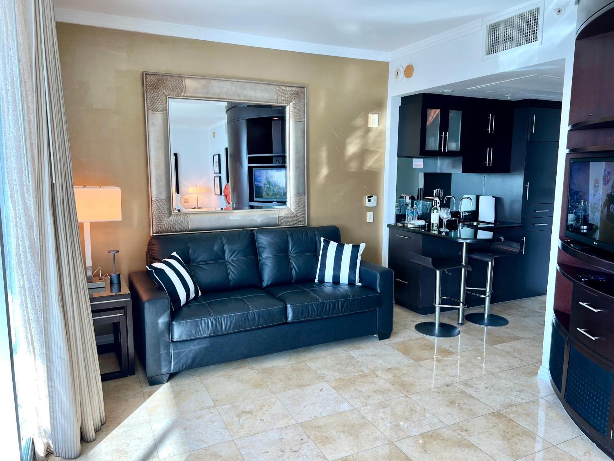 Boutique Suites 3 Min Walk To Beach Маями Бийч Екстериор снимка