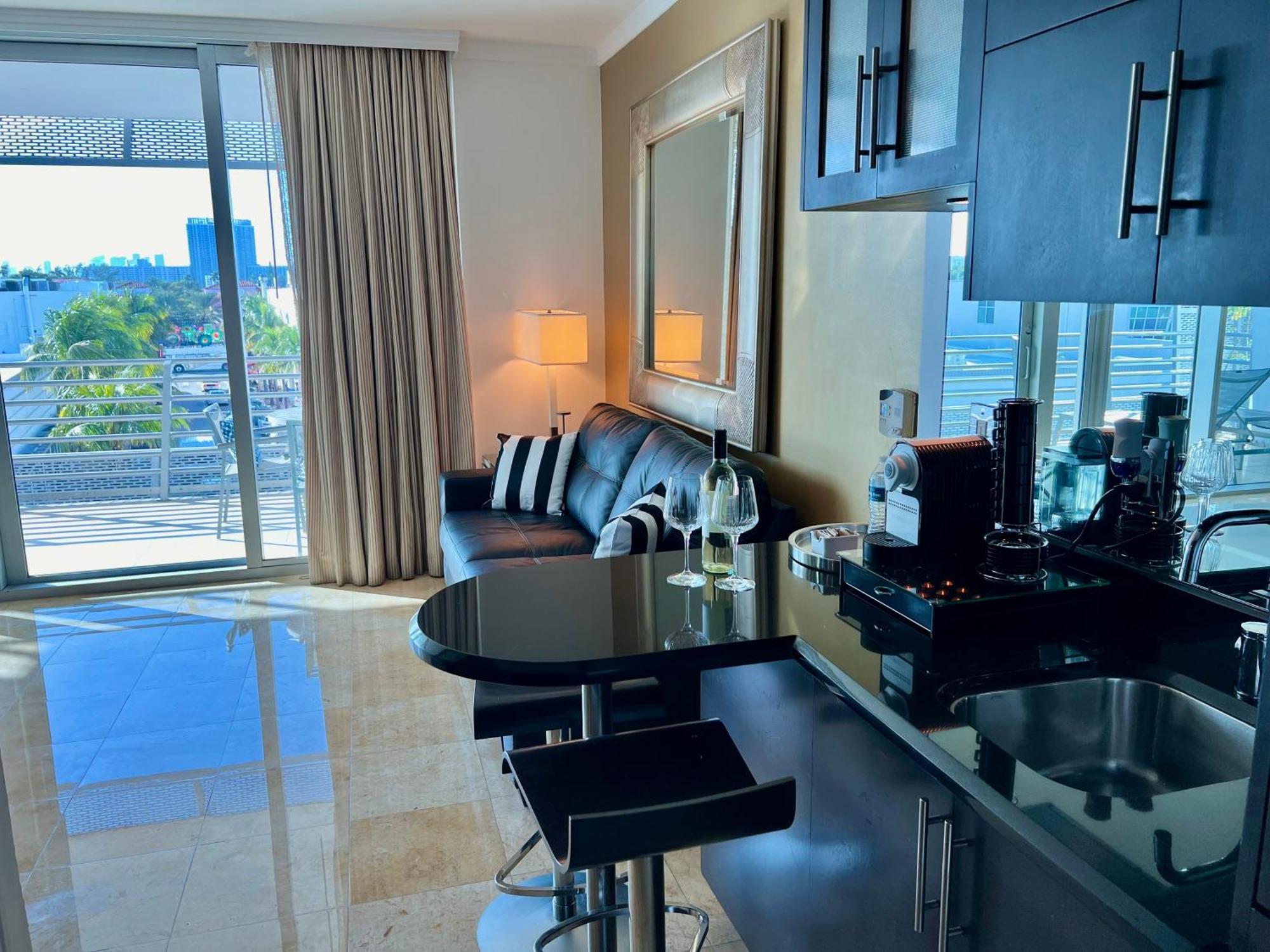 Boutique Suites 3 Min Walk To Beach Маями Бийч Екстериор снимка