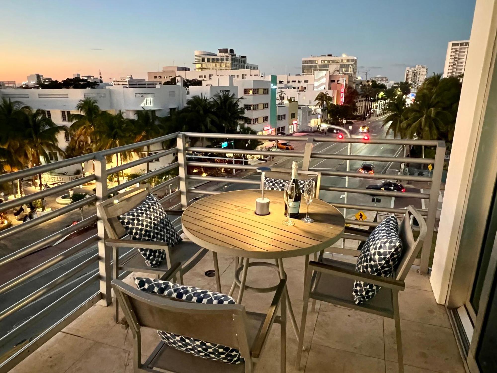 Boutique Suites 3 Min Walk To Beach Маями Бийч Екстериор снимка