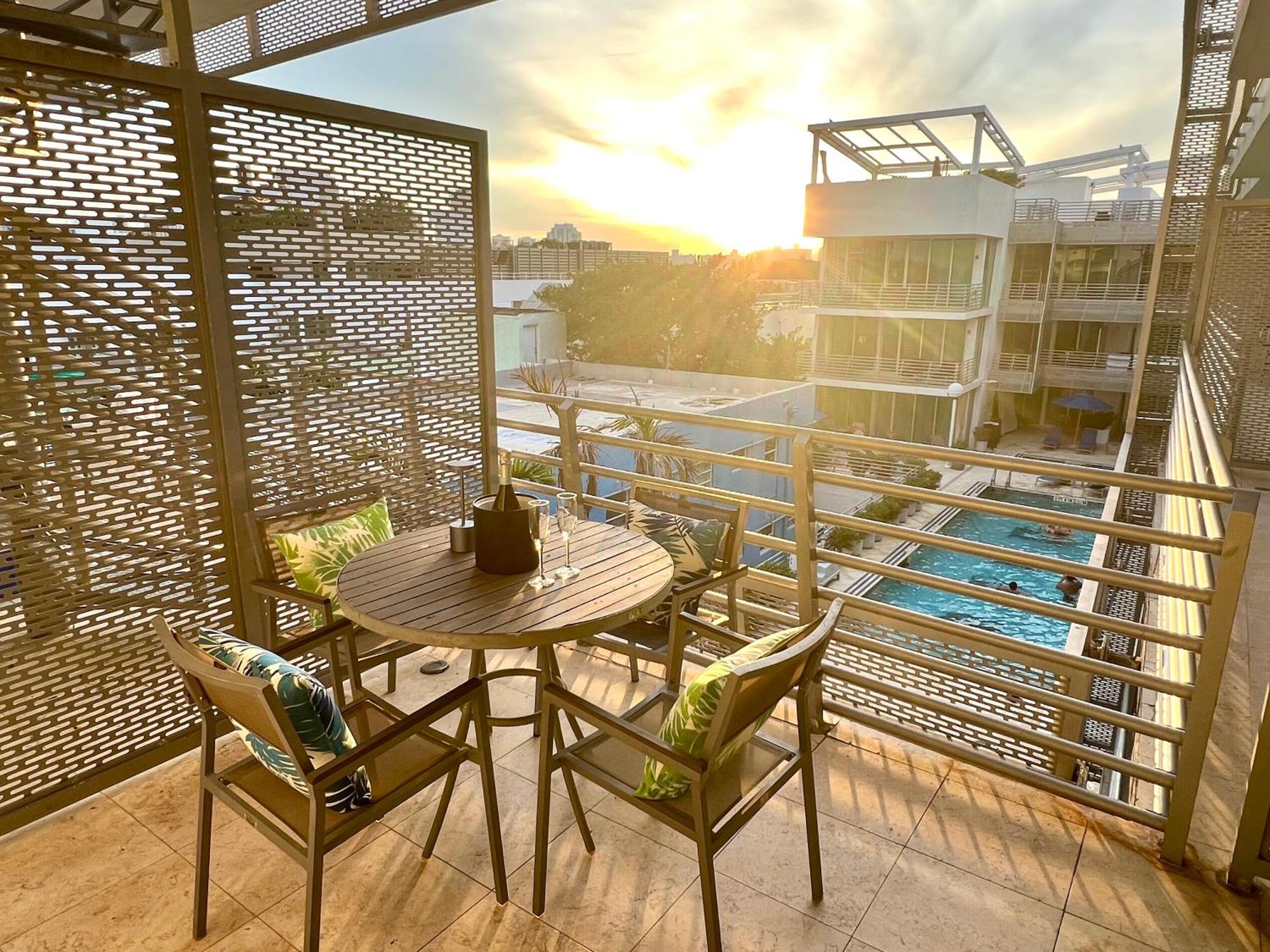 Boutique Suites 3 Min Walk To Beach Маями Бийч Екстериор снимка